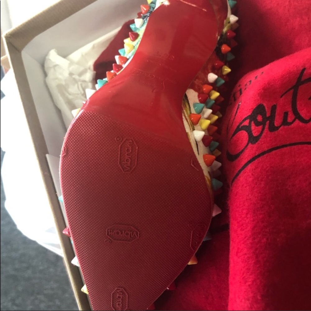 Louboutin folles spike new in box! - Picture 4 of 7